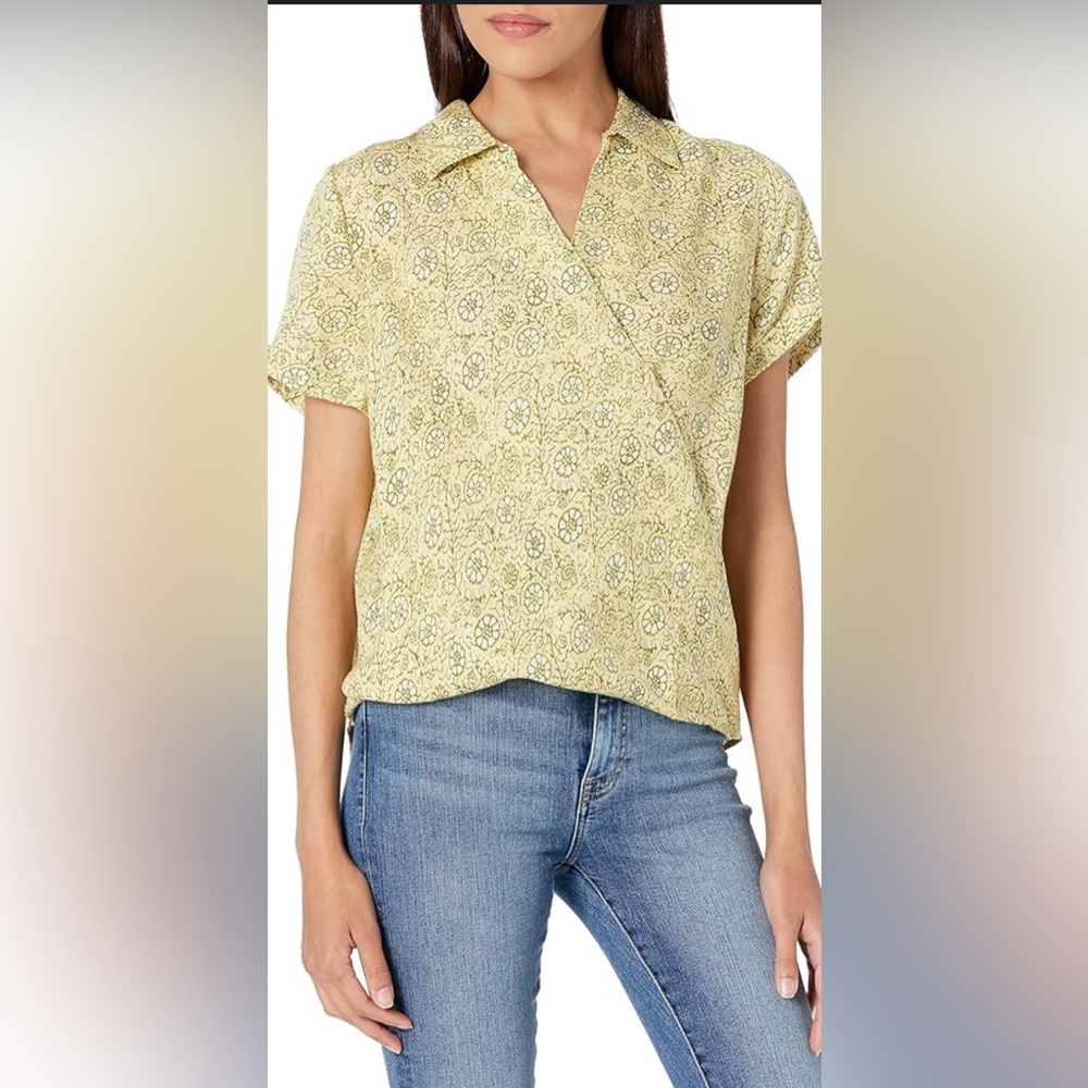 Lucky Brand Women's Short Sleeve Surplice Button Down Blouse
Size Large